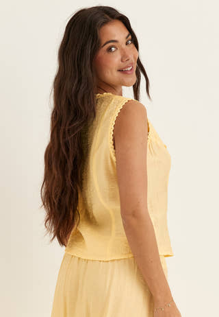 Lace Detail Shaped Vest