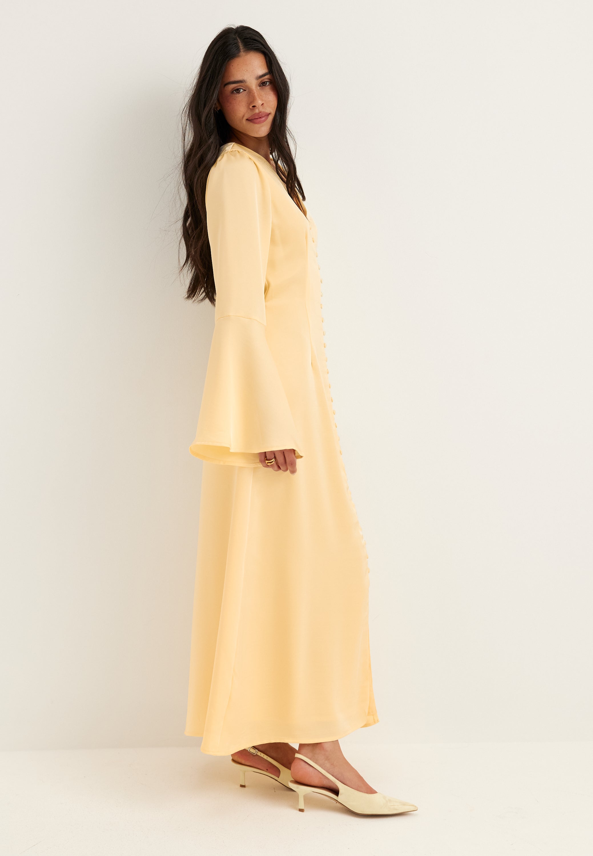 flounce sleeve maxi dress Bianca gonzalez x – Flounce Sleeve Satin Maxi Dress – Bianca Gonzalez x  Bubbleroom – Yellow