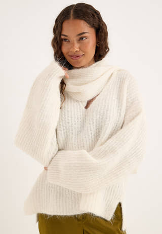 Knitted Scarf Sweater White