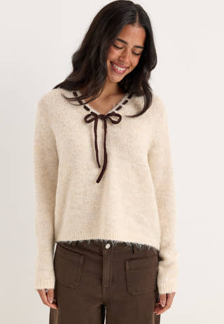 Vinaye V-neck L/S DETAIL KNIT TOP Beige