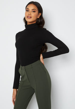 Sarika Turtleneck Top