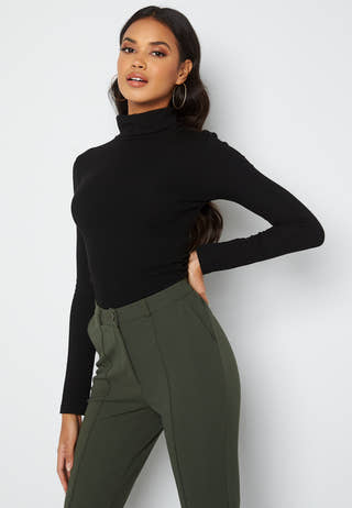 Sarika Turtleneck Top
