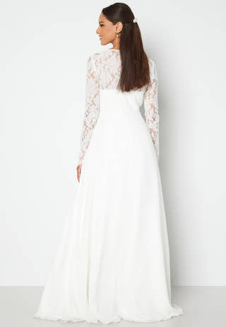 Scallop V-Neck Lace Gown