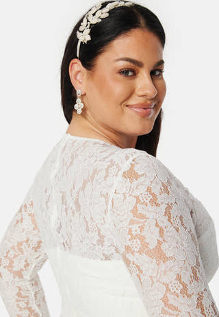 Scallop V-Neck Lace Gown