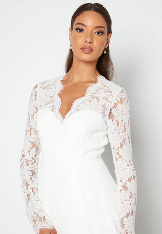 Scallop V-Neck Lace Gown