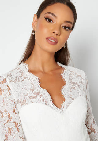 Scallop V-Neck Lace Gown