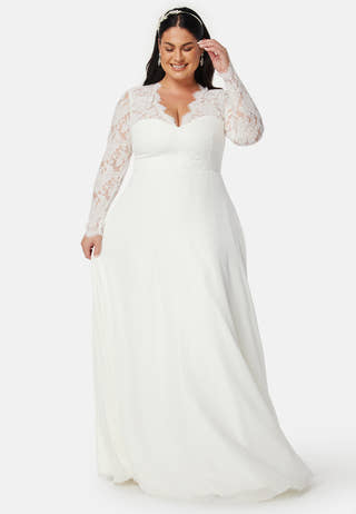 Scallop V-Neck Lace Gown