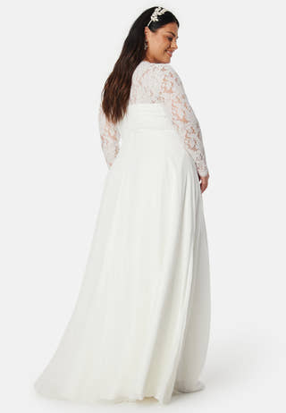 Scallop V-Neck Lace Gown