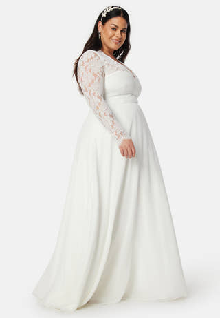 Scallop V-Neck Lace Gown