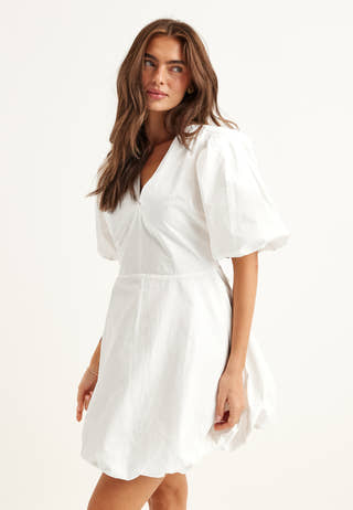 bubbleroom-occasion-v-neck-bubble-hem-short-dress-vit-white_2