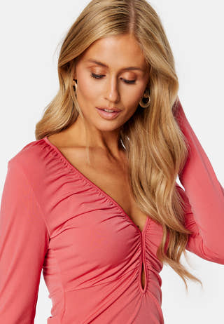 Octavia cut out top