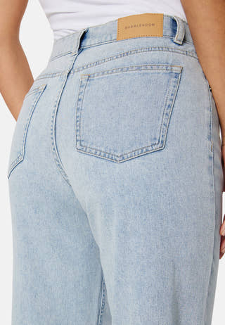 Wide Straight Jeans