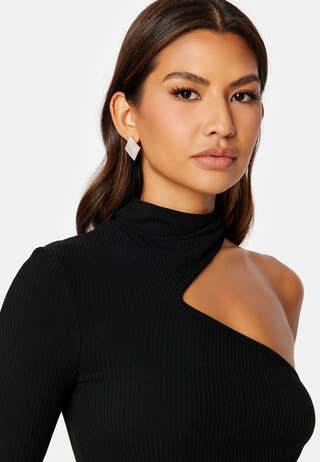 Pearl cut out top