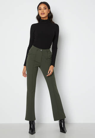 Sarika Turtleneck Top