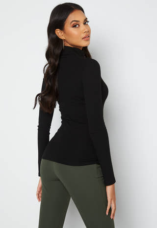 Sarika Turtleneck Top