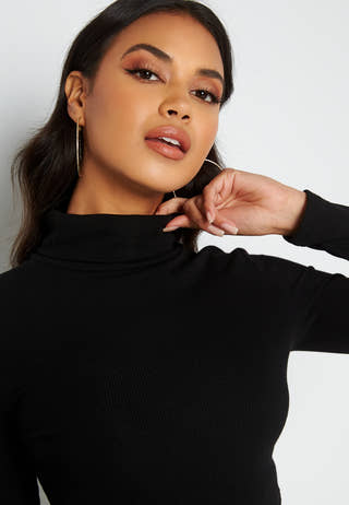 Sarika Turtleneck Top