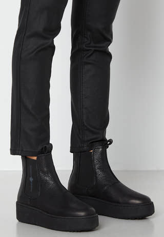Mount Alexis Black Leather