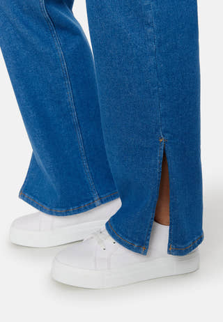 Moxy Straight Shoe Cut