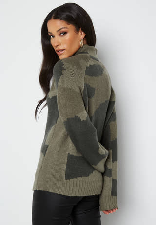 Paula camo sweater