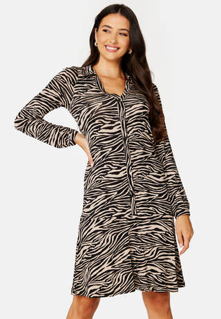 Viola button dress