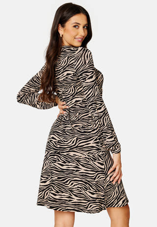 Viola button dress