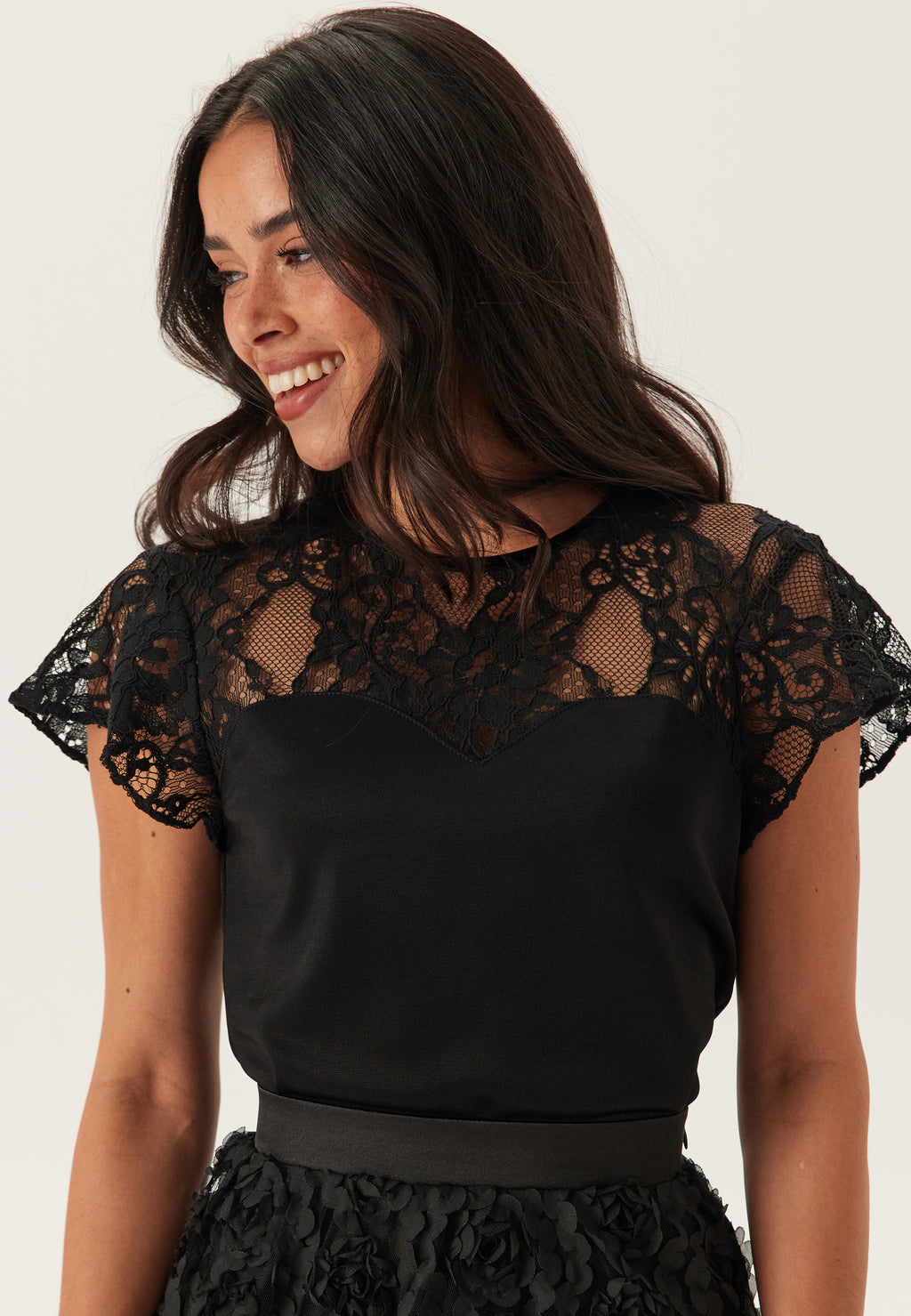 Ida Sjöstedt topit: Tyylikkäät valinnat joka juhlaan 3 Ida Sjöstedt - Leah Top Black Lace