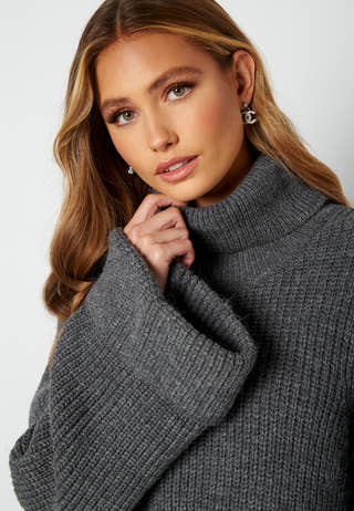 Turtle neck knitted sweater