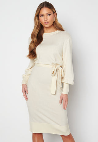 Lely O-neck Belt Dress