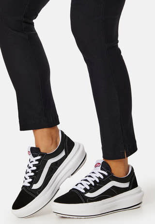 UA Old Skool Overt Sneakers