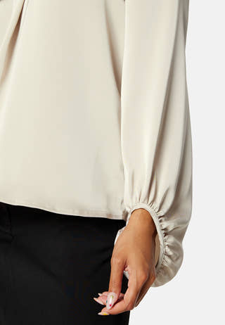 Lovie L/S V-Neck Detail Top