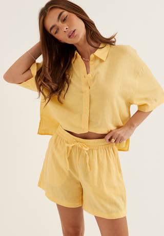 vero-moda-vmlinn-shorts-wvn-noos-golden-haze-_3