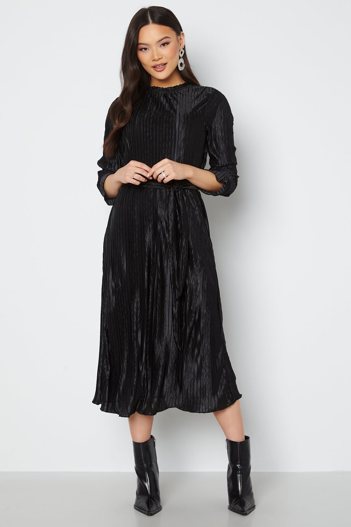 Vila - Mari High-Neck Midi Dress - campaign-outlet - Black