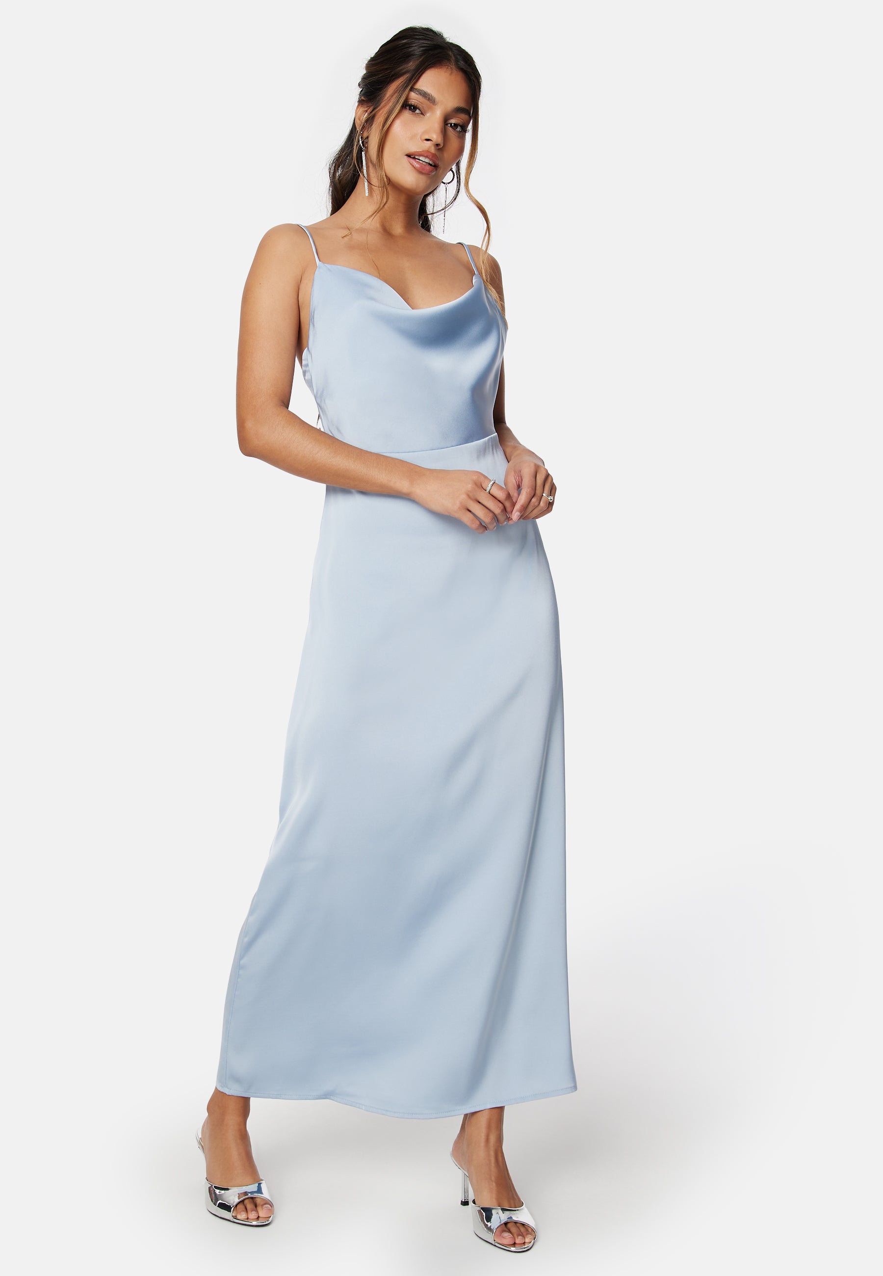 vila bridesmaid dresses Vila Bridesmaid satin ruched side maxi dress in light pink Masa: 42 Cmimi: 19,99