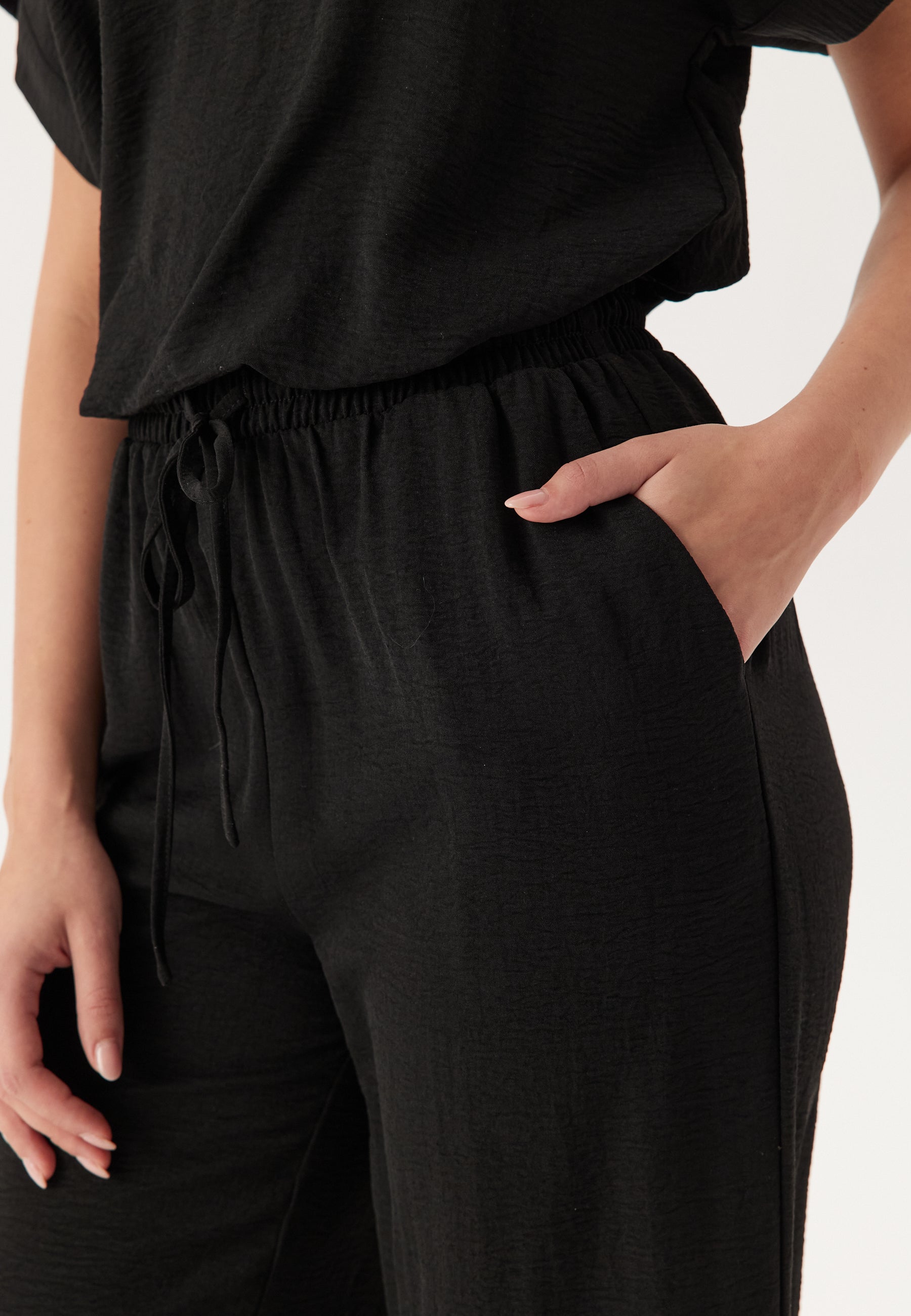 VICLUA Trousers - Black Beauty - VILA Nederland VICLUA Trousers - Black Beauty - VILA Nederland